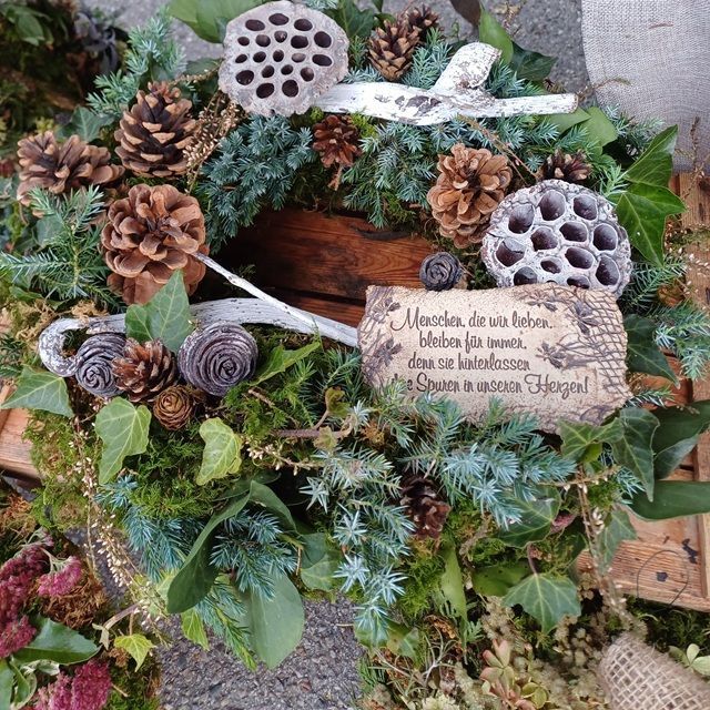 Allerheiligen, Kranzbinden Allerheiligen, Kranzbinden